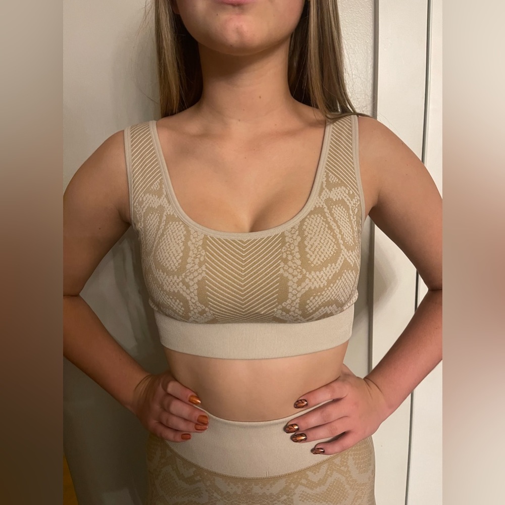 Nude seamless gym set!